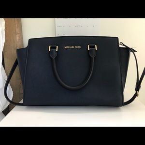 Michael Kors purse